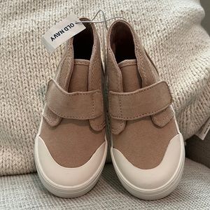 Brand new with tags old navy Velcro boot.